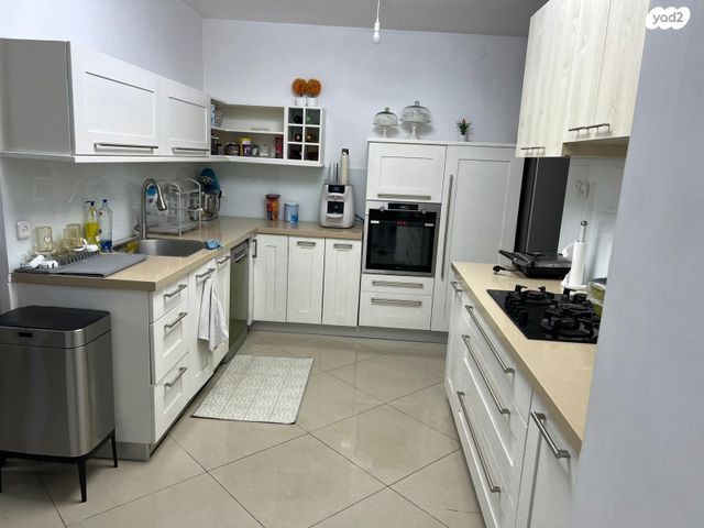 דירה, האימהות 26, סביוני נצר סירני, נס ציונה