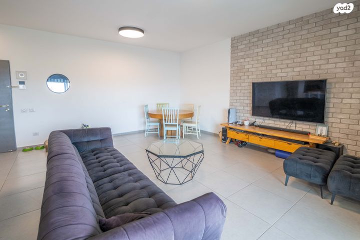 דירה, יגאל ידין 3, המגינים, מודיעין מכבים רעות