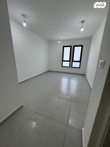 דירה, הרב שאולי 17, רובע ד', אשדוד