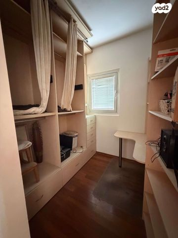 דירה, שדרות מנחם בגין 1, גבעת אולגה, חדרה