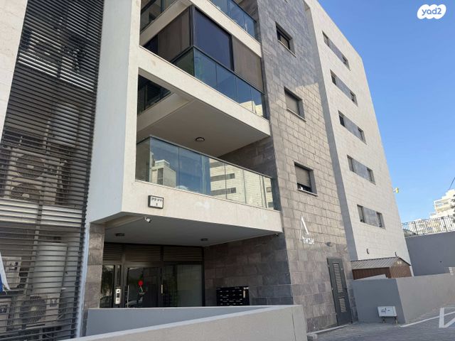 דירה, הרב אברהם קוק 3, השחר, דימונה