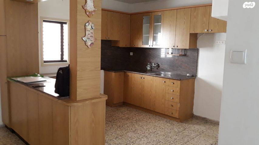 דירה, בית וגן 12, לב העיר, בת ים