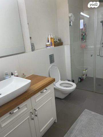 גג/ פנטהאוז, בן יהודה 10, מרכז, הרצליה