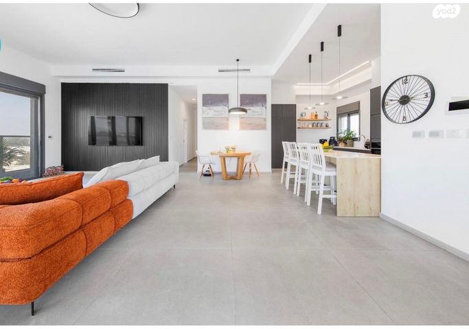 גג/ פנטהאוז, אהבת אדם 26, שרונה, כפר יונה