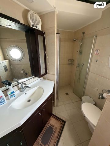 דירה, שדרות מנחם בגין 1, גבעת אולגה, חדרה