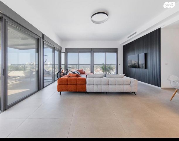 גג/ פנטהאוז, אהבת אדם 26, שרונה, כפר יונה