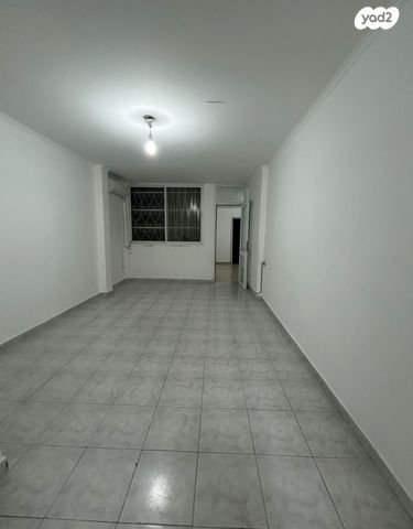 אפרים צור 44