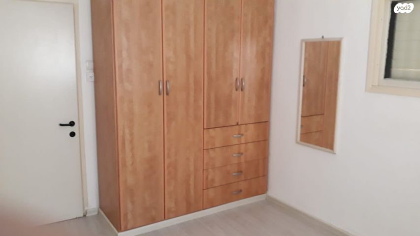 דירה, בית וגן 12, לב העיר, בת ים