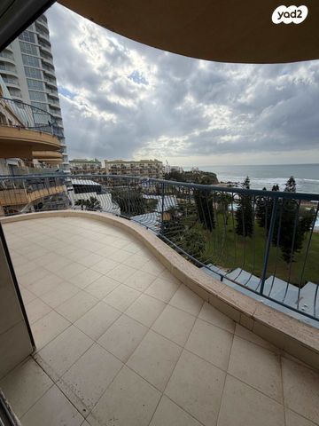 דירה, שדרות מנחם בגין 1, גבעת אולגה, חדרה