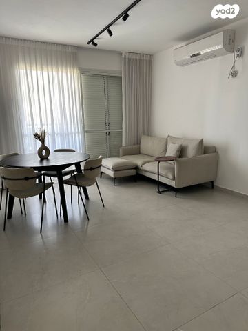 שדרות איינשטיין 11