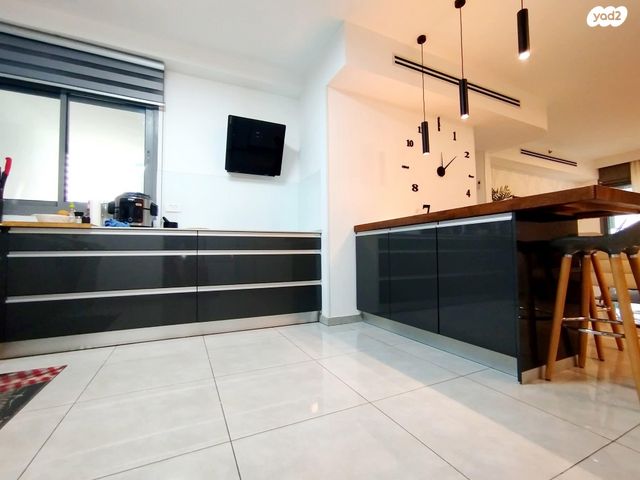 דירה, ז'בוטינסקי 7, בן גוריון, אזור