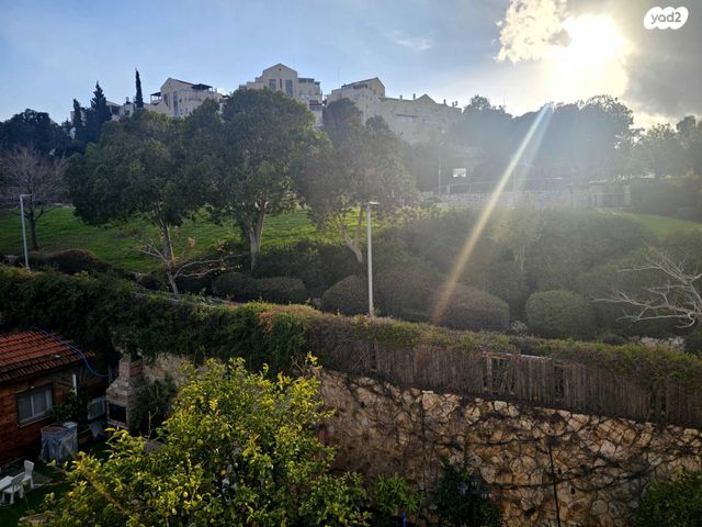 דו משפחתי, פרי מגדים 47, מגדים, מעלה אדומים