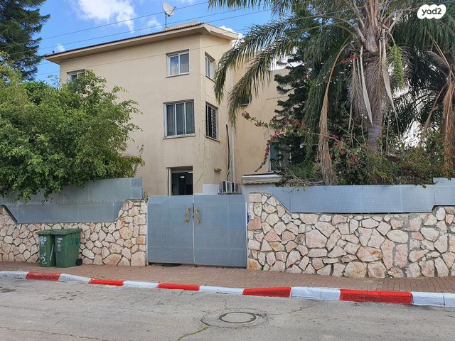 שדרות ירושלים 8