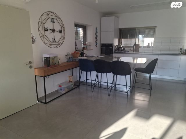 בית פרטי/ קוטג', אשל 24, מרכז העיר, סביניה, הוותיקה, קרית ביאליק