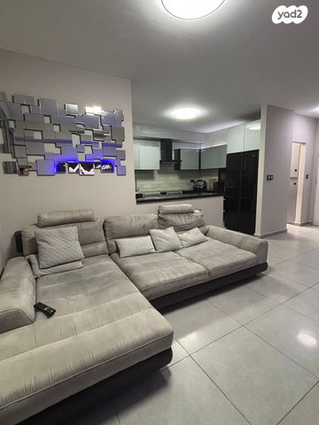 דירה, אפרים קישון 4, חתני פרס ישראל, באר יעקב