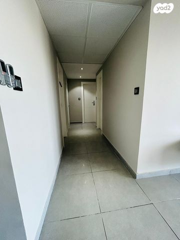 דירה, אפרים קישון 4, חתני פרס ישראל, באר יעקב