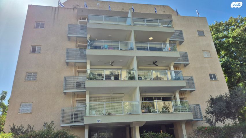 גג/ פנטהאוז, יגאל ידין 5, מרכז דרום, רעננה