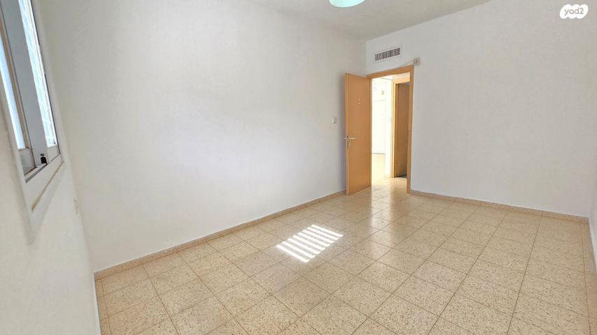 דירה, ה' באייר 58, נווה אפק, ראש העין