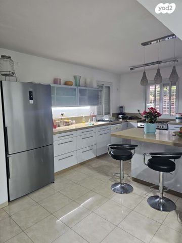 דו משפחתי, פרי מגדים 47, מגדים, מעלה אדומים