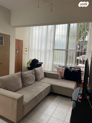 דירת גן, הורדים 9, הל"ה, גבעתיים