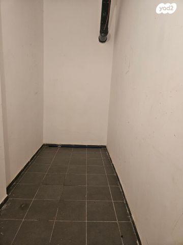 מחסן, אריה בן אליעזר 22, הדר גנים, פתח תקווה