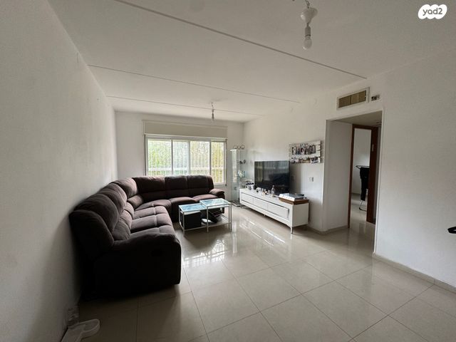 יהודה בורלא 22