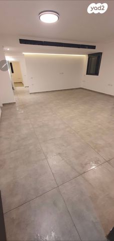 דירה, הגיתית 1, כלי שיר, מעלה אדומים