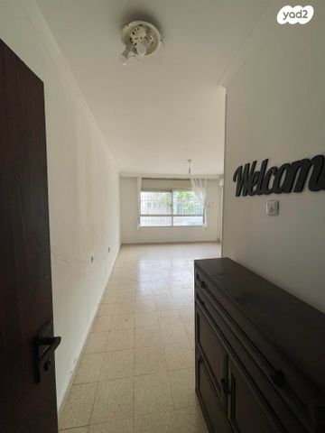 ישראל רוקח 15