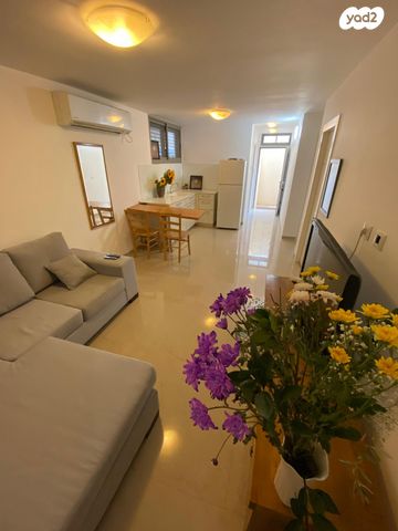 יהודית ואליקום נחמוני 1