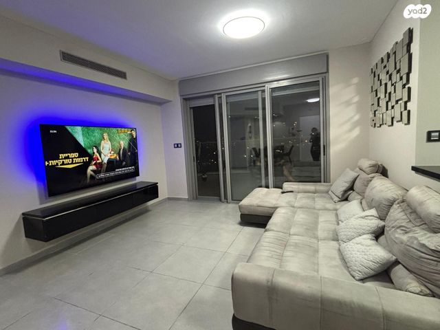 דירה, אפרים קישון 4, חתני פרס ישראל, באר יעקב