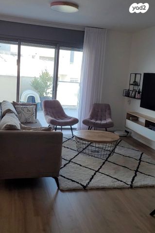 גג/ פנטהאוז, יצחק בן צבי 25, כפר גנים ב, פתח תקווה