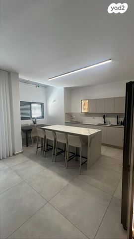 דירה, יגאל אלון 18, נחלת שמעון, בני ברק