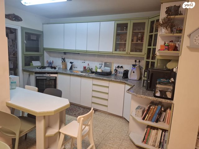 דירה, אנוסי משהד 3, ארמון הנציב, תלפיות מזרח, ירושלים