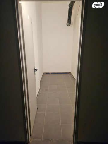 מחסן, אריה בן אליעזר 22, הדר גנים, פתח תקווה