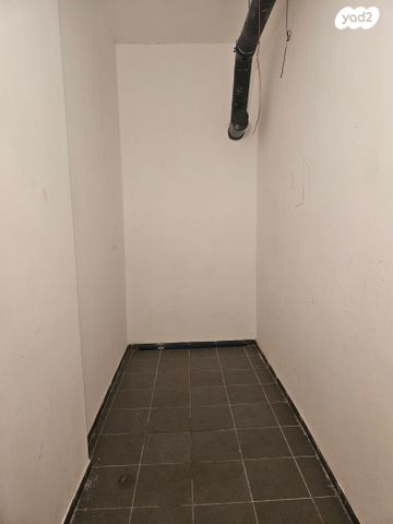 מחסן, אריה בן אליעזר 22, הדר גנים, פתח תקווה