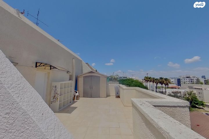 גג/ פנטהאוז, יגאל ידין 5, מרכז דרום, רעננה