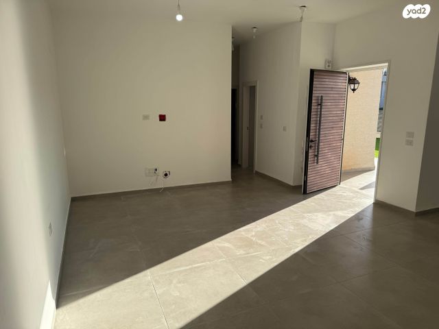 דירה, גפן 4, יערה, יערה