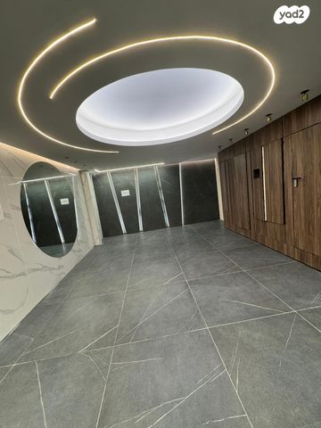 יגאל אלון 18