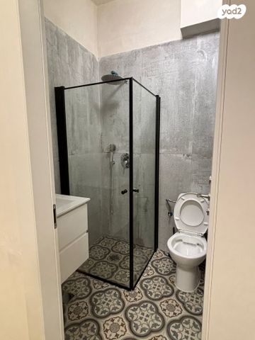 דירה, הרב יצחק בראשי 13, מחנה יהודה - לב העיר, ירושלים