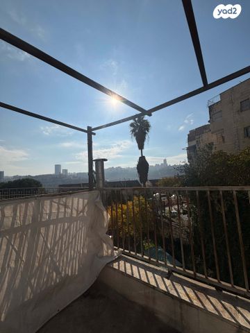 דירה, יגאל אלון 12, רמות, ירושלים