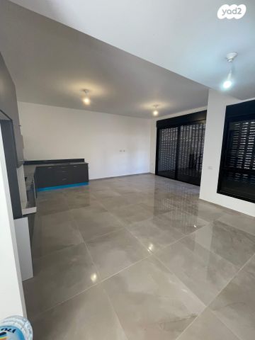 דירת גן, חודשי השנה 1, העונות - בבניה, רובע 11, אילת