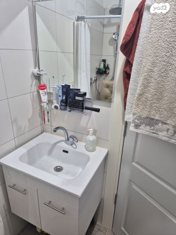 דירה, התאנה 17, המיסדים, כרמיאל