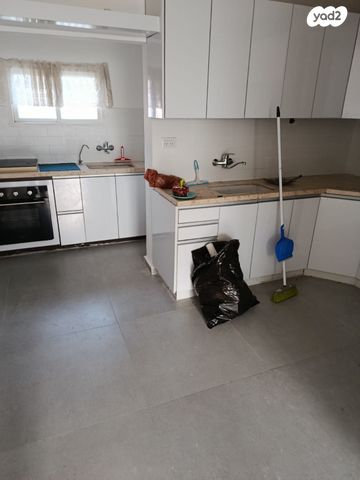 דירה, לוי אשכול 1172, שיכון ד, טבריה