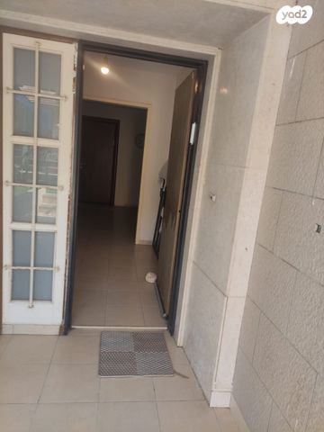 יחידת דיור, אוסישקין 18, ד' / מערב מרכז העיר, רחובות