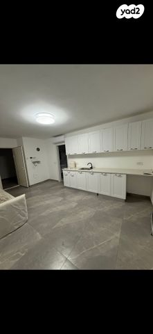 מרתף/ פרטר, האור 2, שרונה, כפר יונה