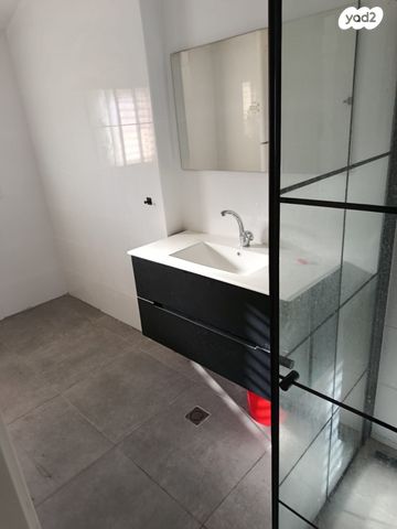 דירה, לוי אשכול 1172, שיכון ד, טבריה