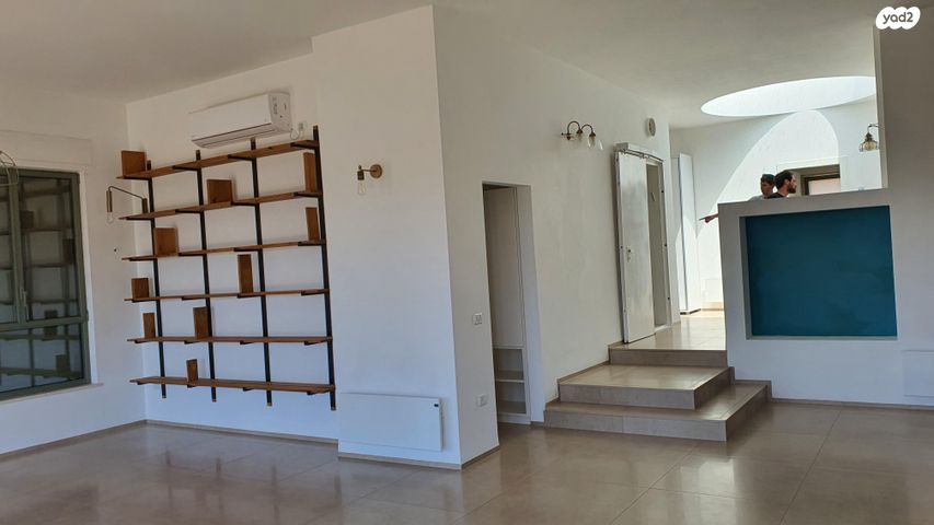 דירה, רימון 37, שורשים, שורשים