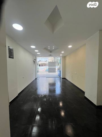 חנויות/ שטח מסחרי, ירושלים 40, לב העיר, בת ים