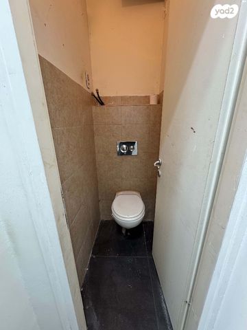 חנויות/ שטח מסחרי, ירושלים 40, לב העיר, בת ים