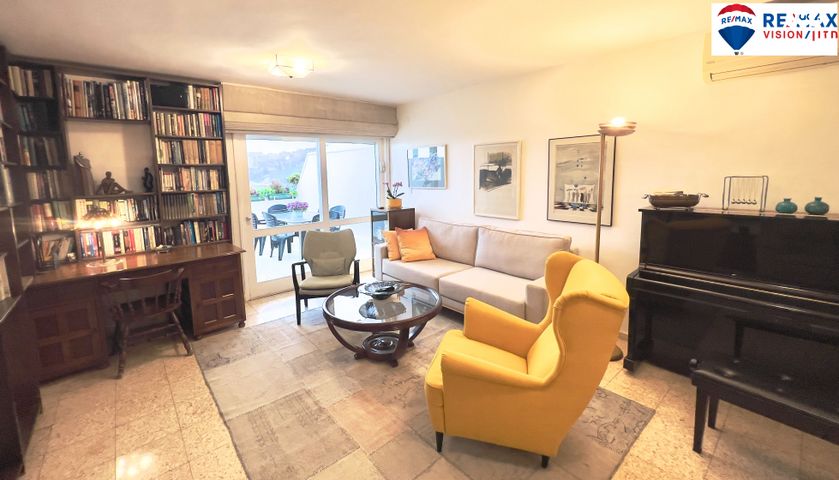 דירה, מבוא נהגי הפרדות 18, הגבעה הצרפתית, גבעת שפירא, ירושלים